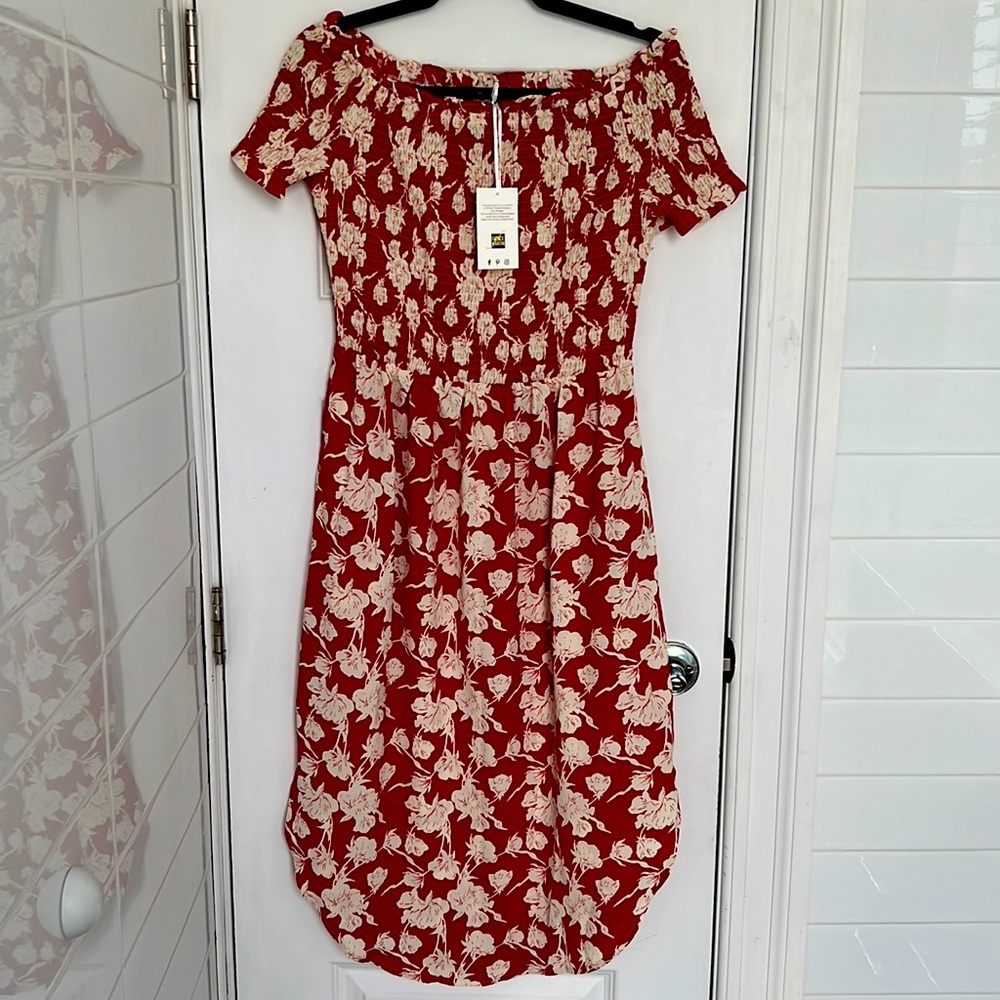 NWT Red & White Dress Short Sleeve Floral Side Slit Sundress with Pockets